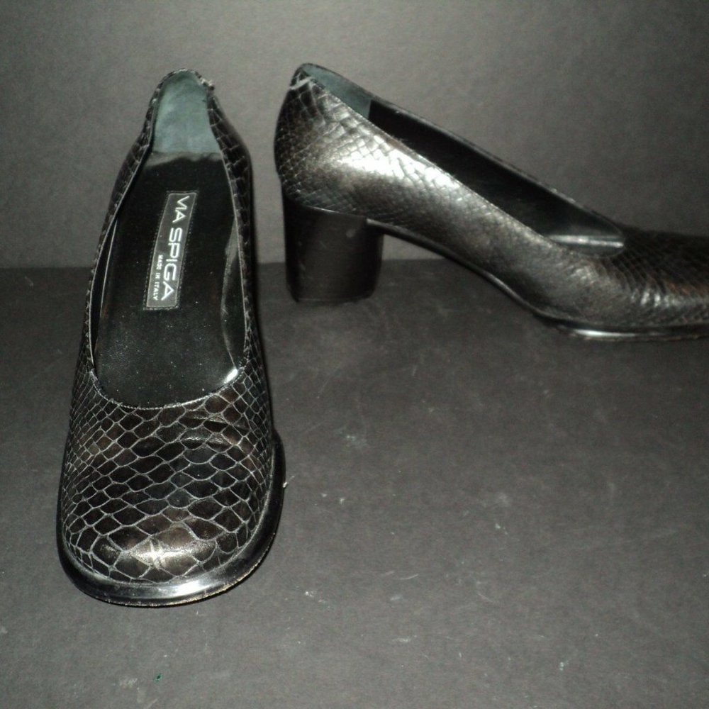 Via Spiga Black Textured Leather Block Heel Pumps